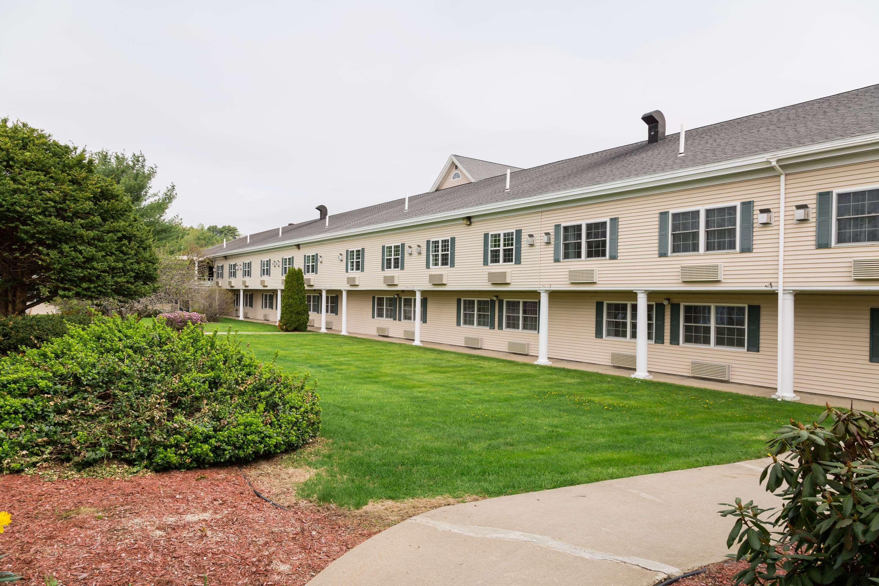 Fireside Inn & Suites Auburn Lewiston Exterior photo