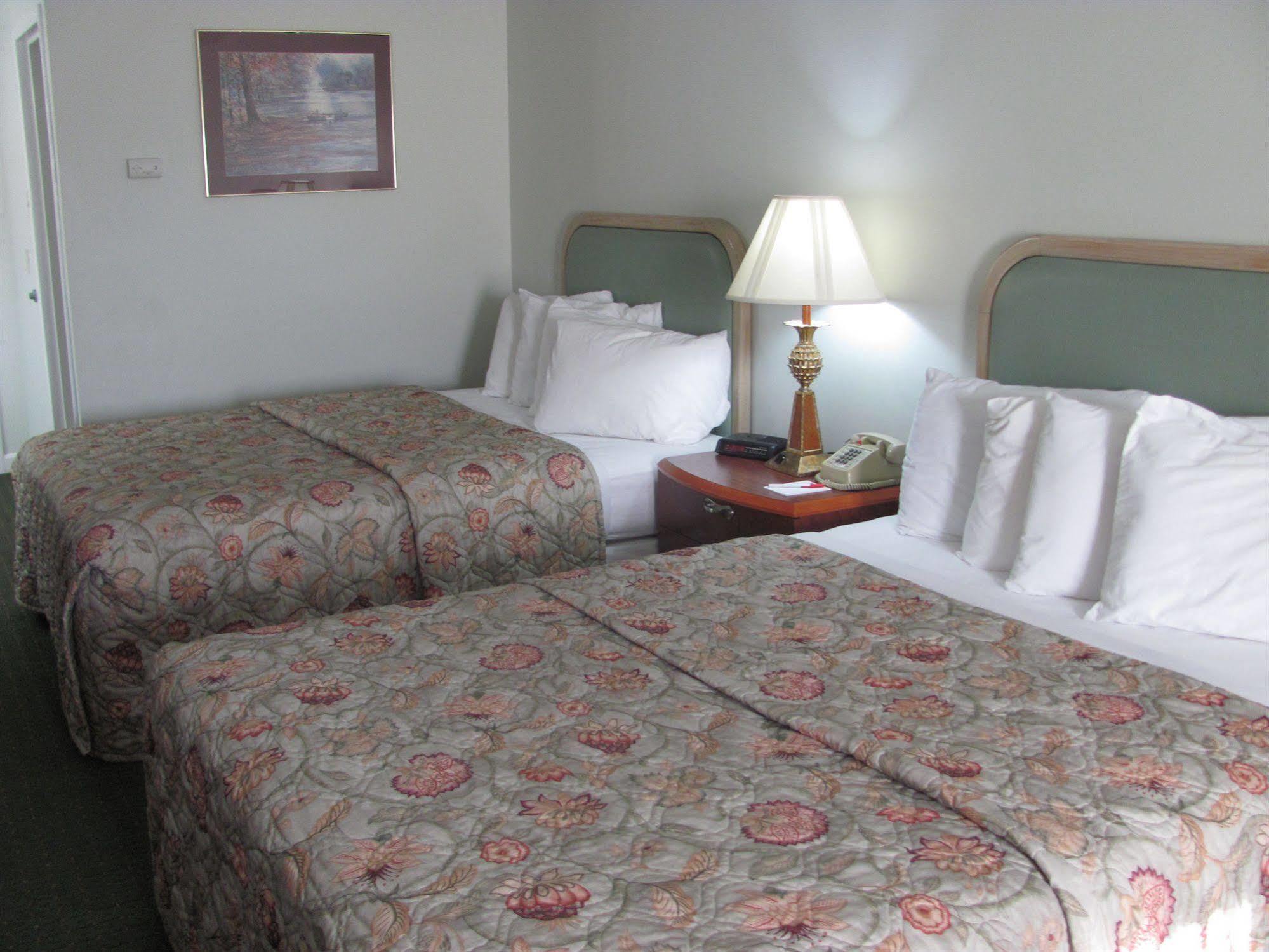 Fireside Inn & Suites Auburn Lewiston Exterior photo